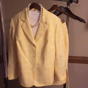 Suit: John Meyer lemon &white  nwot